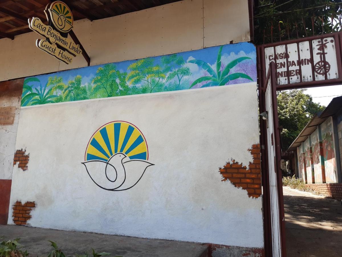 Casa Benjamin Linder Hotel Managua Exterior photo