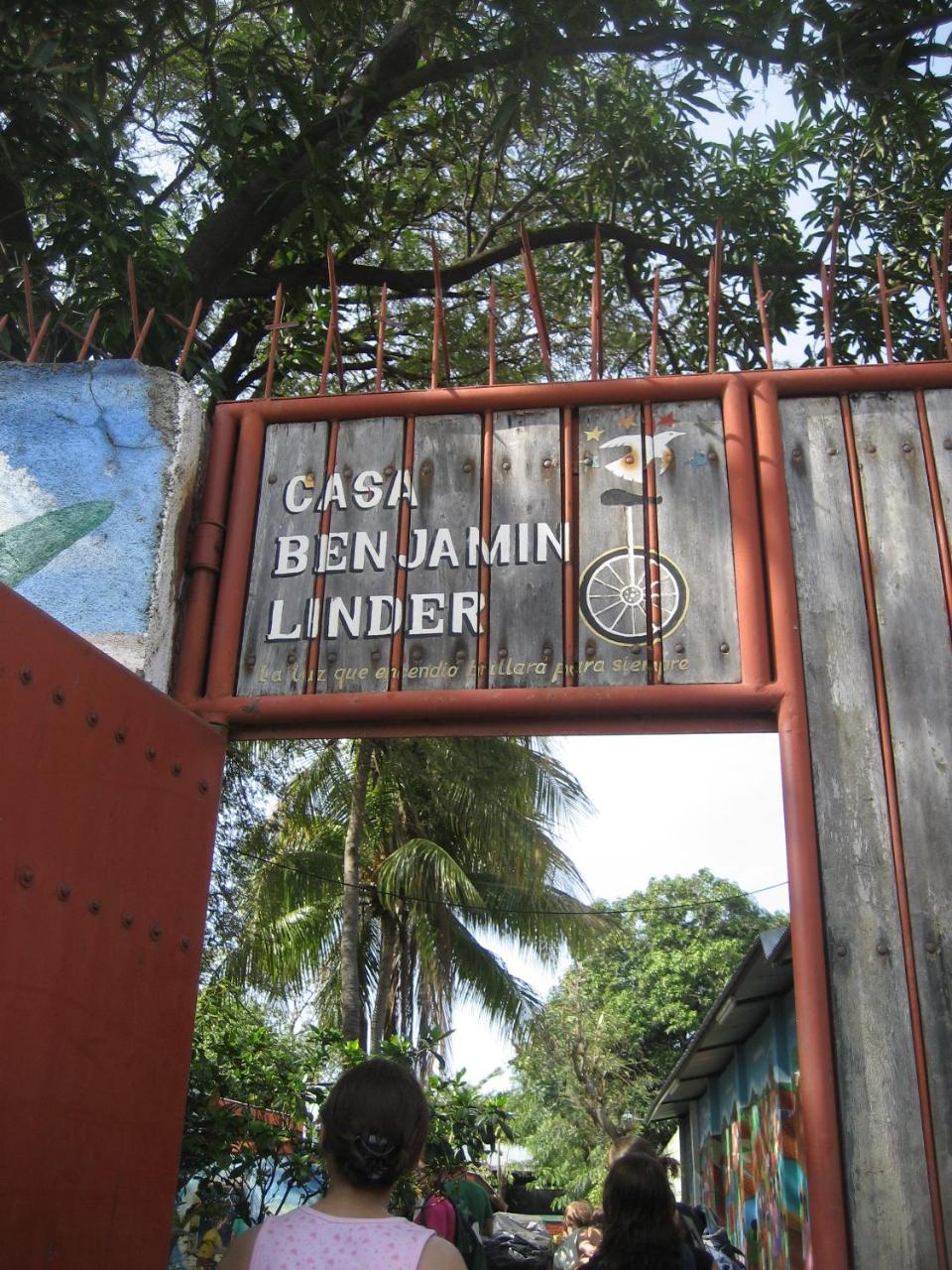 Casa Benjamin Linder Hotel Managua Exterior photo